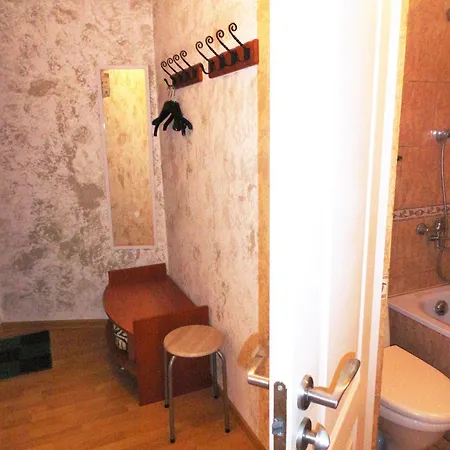 Quiet Center Arena Free Parking Апартаменти *