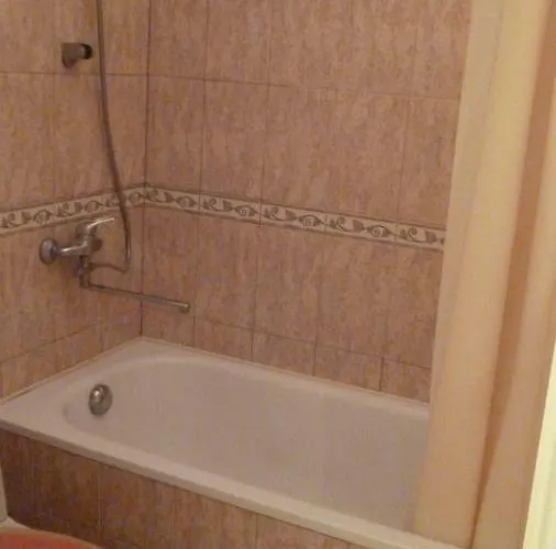 Quiet Center Arena Free Parking Apartment